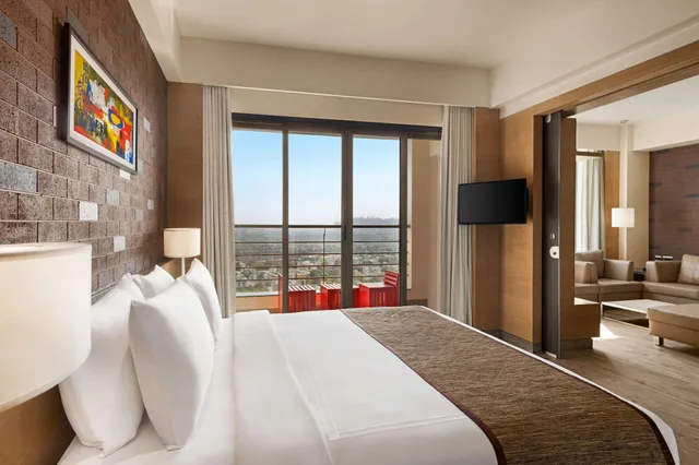 Executive, Suite, King Bed, Garden or City View, Living Area, Balcony، Wyndham Ahmedabad 1/4