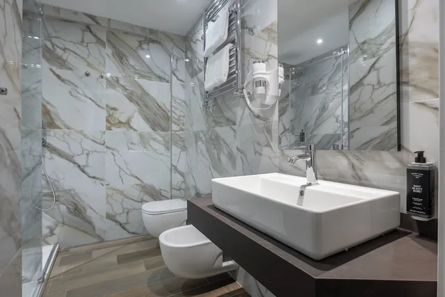 غرفة عائلية بسرير كوين وسرير فردي مع أريكة، iH Hotels Milano Centrale 7/9