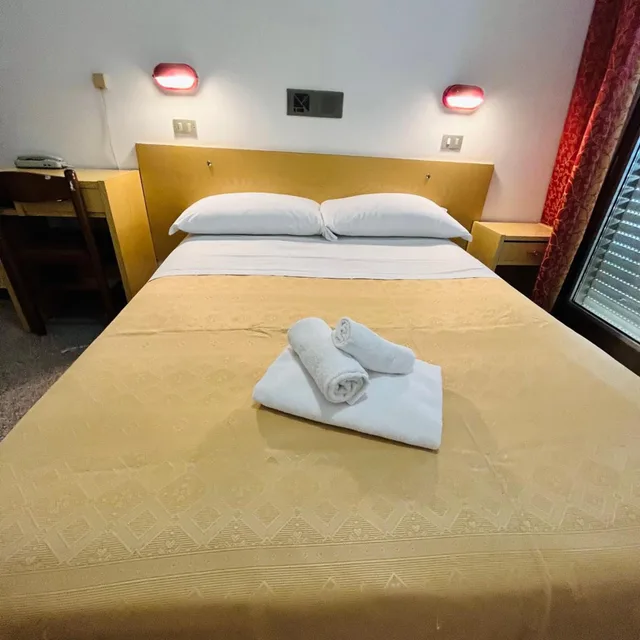 Small Double, Side Sea View, Balcony، Hotel Columbia Frontemare 3/4