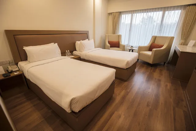 غرفة قياسية بسرير مزدوج وسرير فردي، Hotel Southern Star (ex Hotel Regaalis) 2/4