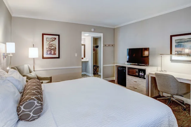 غرفة قياسية بسرير كينج لذوي الإعاقة، Best Western Sea Island Inn 1/5