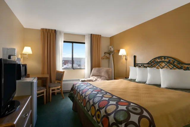 غرفة بسرير كينج، Super 8 By Wyndham Alexandria Mn 4/9