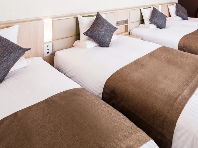 غرفة عائلية رباعية بأربعة أسرّة بإطلالة على الجبل، Hotel Mystays Fuji Onsen Resort 2/2