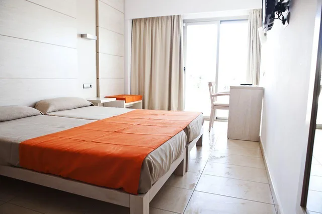 غرفة بسرير مزدوج بشرفة، Hotel Puchet Ibiza 1/1