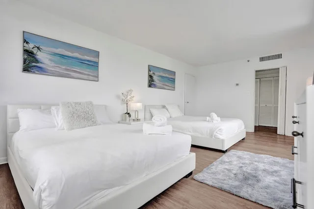 Condo, Beach, Resort, 4 Queen Beds, Ocean View, Sofa، The Alexander All Suite Oceanfront Resort 2/4