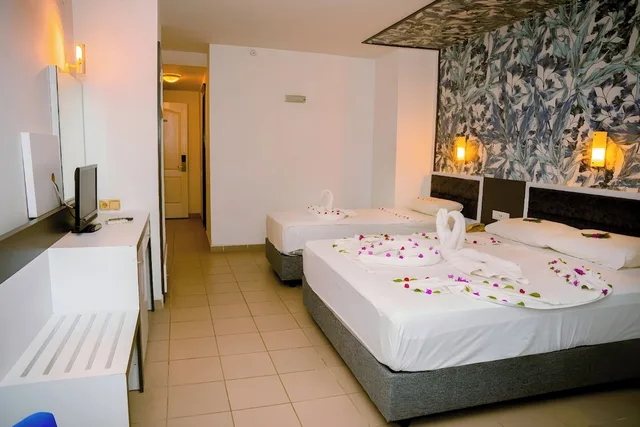 غرفة قياسية بسريرين منفصلين بإطلالة على المسبح، Azak Beach Hotel 4/9