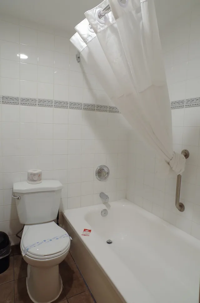 غرفة بسريرين مزدوجين يُسمح فيها بالحيوانات الأليفة، EasyStay Inn & Suites Fernie 6/6