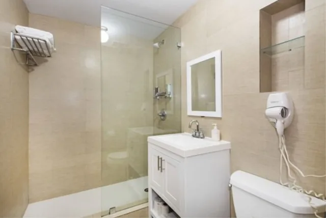 Deluxe, Queen Bed, Hotel Five44 2/4