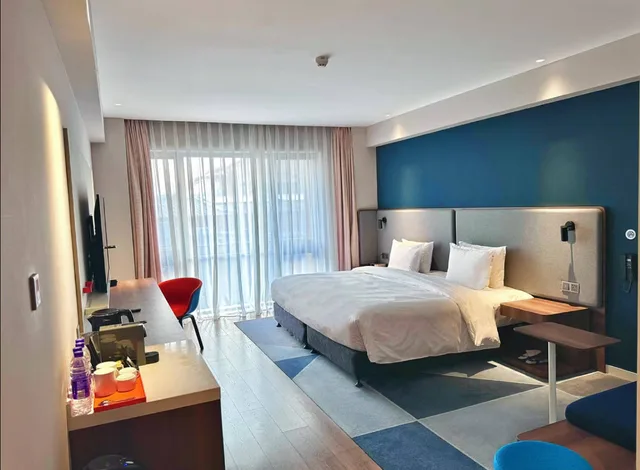 Hollywood, Standard, Twin Beds, Holiday Inn Express Beijing Shijingshan Lakeview 1/3