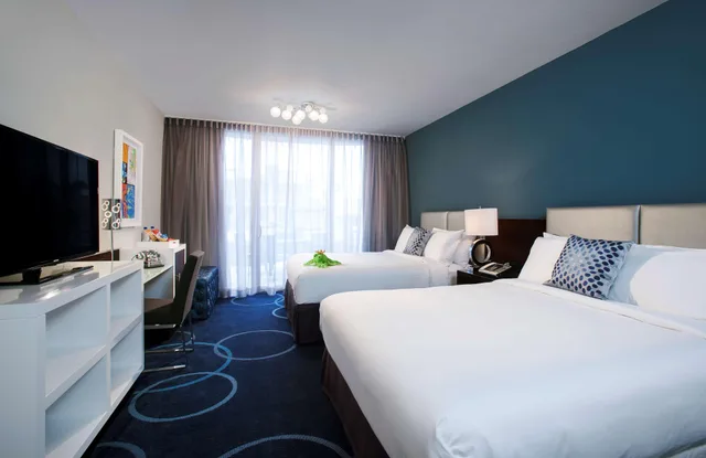 Lanai, 2 Queen Beds, Side Pool View, Balcony or Patio، Renaissance Orlando Resort - Disney Springs Area 2/6