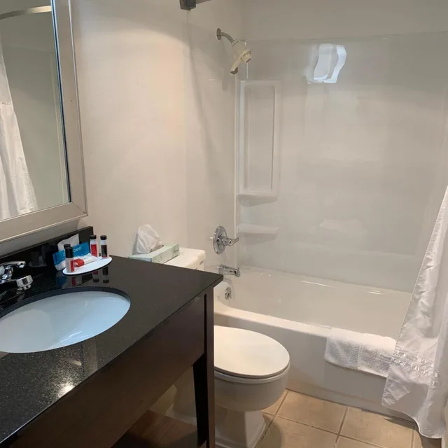 غرفة ديلوكس بسريرين مزدوجين، Ramada by Wyndham Marquette 5/6