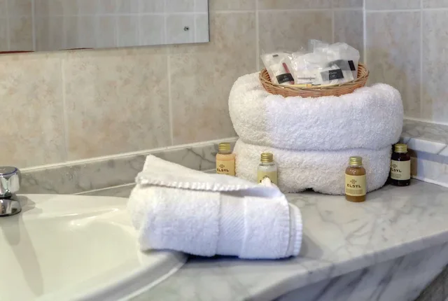 غرفة تنفيذية بسرير كينج، Best Western Plus Bentley Hotel & Spa 2/3