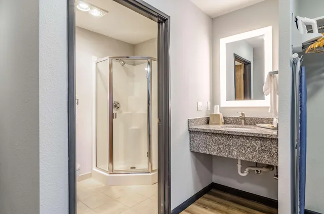 جناح بسرير كينج، Red Lion Inn & Suites Des Moines 4/5