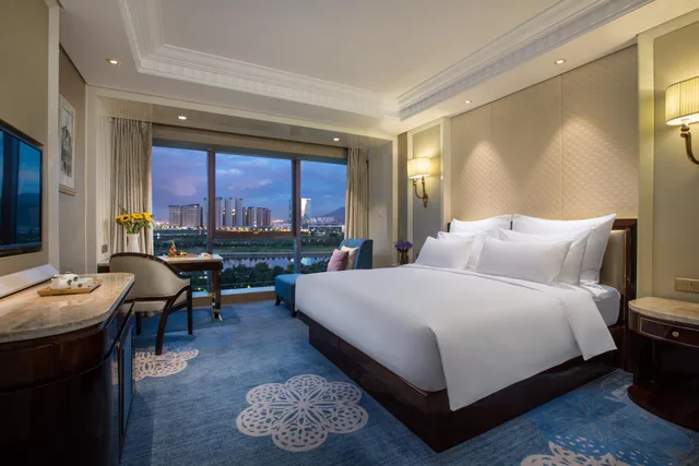 Room, Queen Bed, River View, Kasion International 1/3