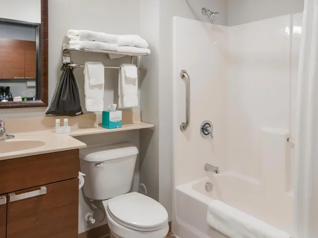 غرفة قياسية بسرير كوين، My Place Hotel Brookings 8/10