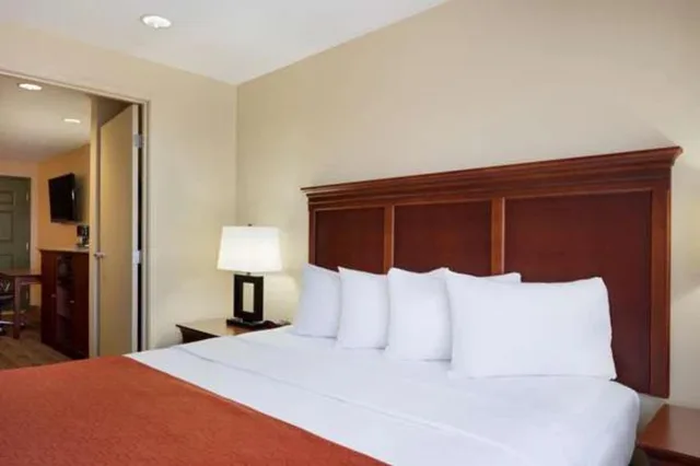 جناح بسرير كينج، Country Inn & Suites by Radisson, Macedonia - Northfield 1/2