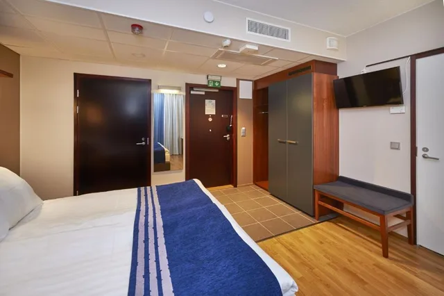 Standard, Queen Bed, Accessible, Holiday Inn Tampere Central Station 2/4