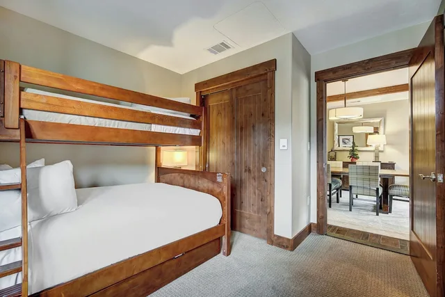 4 Bedrooms, Condominium, Condo, Platinum, King Bed, 3 Queen Beds, Sofa, One Ski Hill Place A Rockresort 5/10