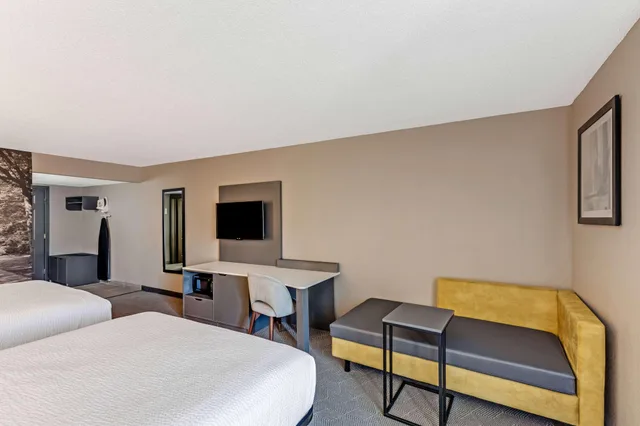 غرفة بسريرين كوين لذوي الإعاقة، The Wander Hotel, a Ramada by Wyndham 3/6