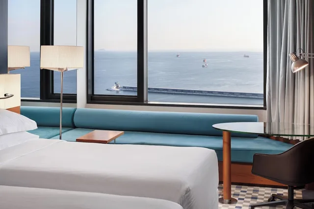 غرفة سوبيريور بسريرين منفصلين بإطلالة على البحر، Sheraton Istanbul Atakoy Hotel 5/9
