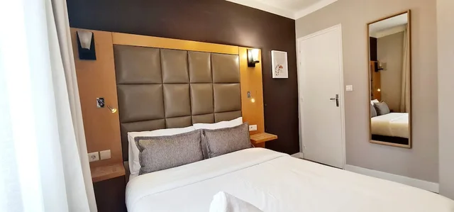 غرفة ثلاثية بسرير مزدوج وسرير فردي، Hotel De France. 9/10