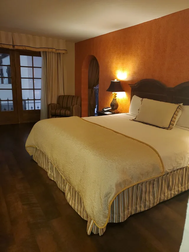 غرفة بسرير كينج لذوي الإعاقة، Ramada by Wyndham Las Cruces Hotel & Conference Center 2/5