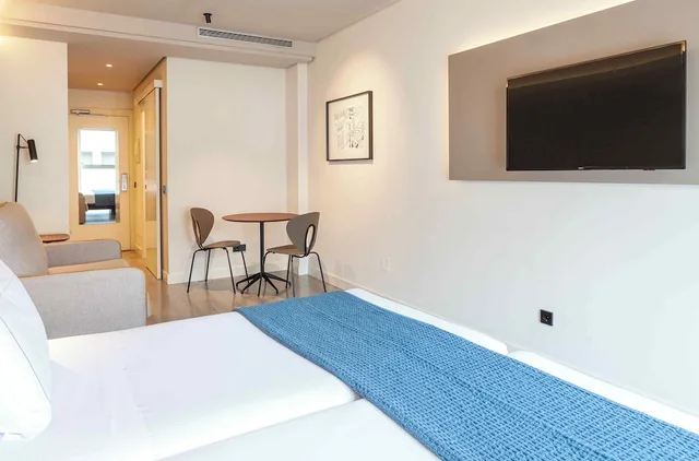 غرفة سوبيريور بسرير كينج، Suites Viena Plaza de Espana 6/8