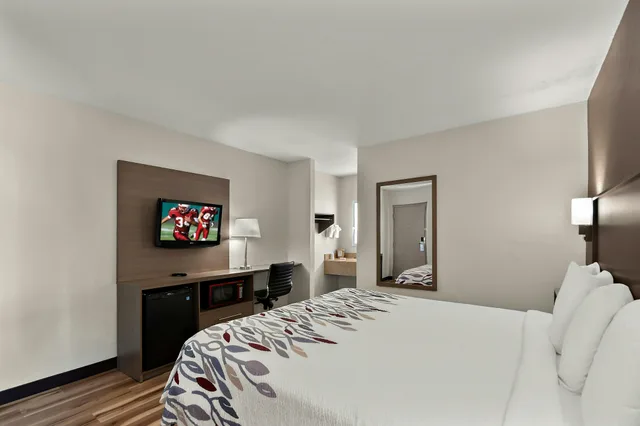 غرفة قياسية بسرير كينج، Red Roof Inn Winchester, VA 1/7