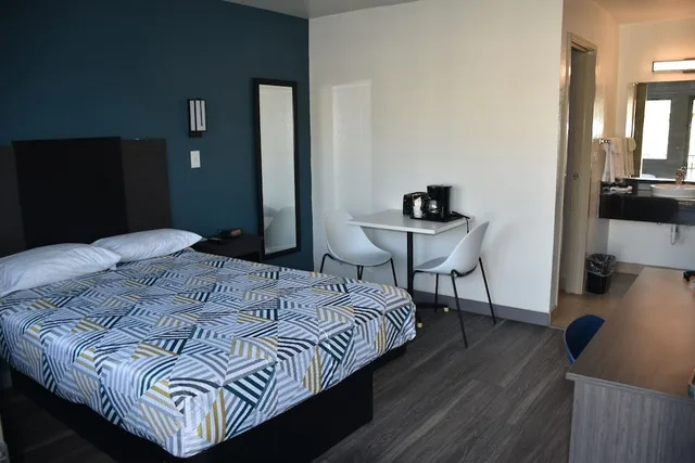 غرفة ديلوكس بسرير مزدوج بمطبخ صغير، Studio6 Grand Prairie, TX 1/3