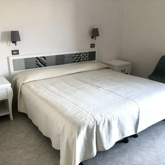 غرفة كلاسيكية بسرير مزدوج بإطلالة جزئية على البحر، Hotel Dania 2/10