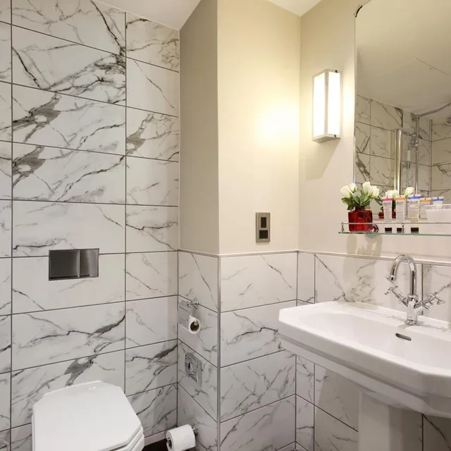 Junior Suite, Pendley Manor 4/4