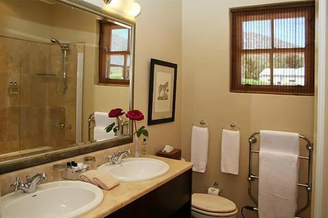 غرفة ديلوكس بسرير كينج بإطلالة على الحديقة، La Cabriere Country House 4/4