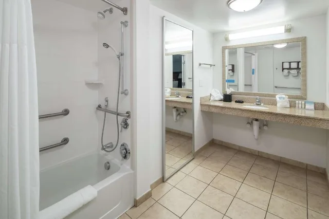 Suite, King Bed, Sofa, Accessible, Hampton Inn & Suites Panama City Beach-Pier Park Area 3/6