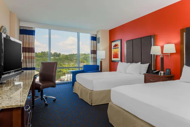Deluxe, Queen Bed, Hilton Branson Convention Center 1/5