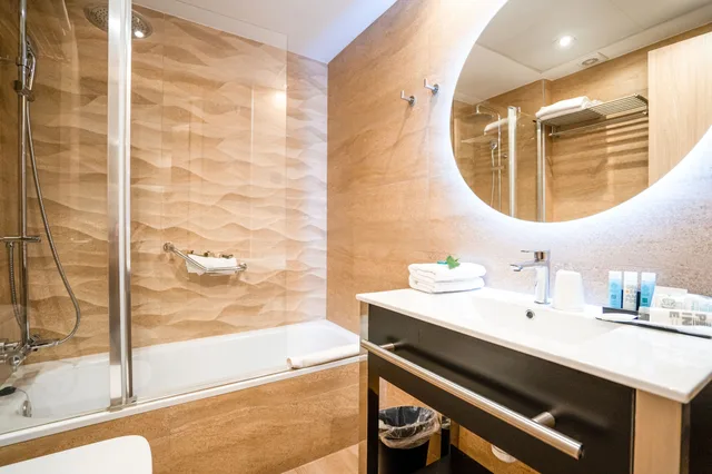 غرفة ثلاثية بسريرين منفصلين مع أريكة، Rialto Hotel 7/9