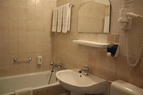 غرفة ثلاثية، Kings Hotel Budapest 1/1