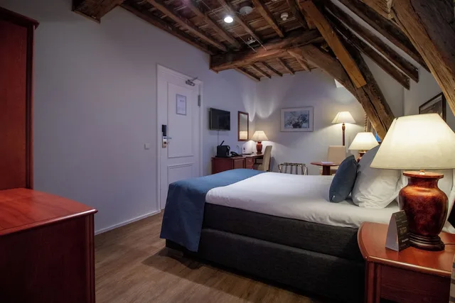 غرفة ديلوكس بسرير كوين، Grand Hotel De Draak and Residence Dagmara 2/3