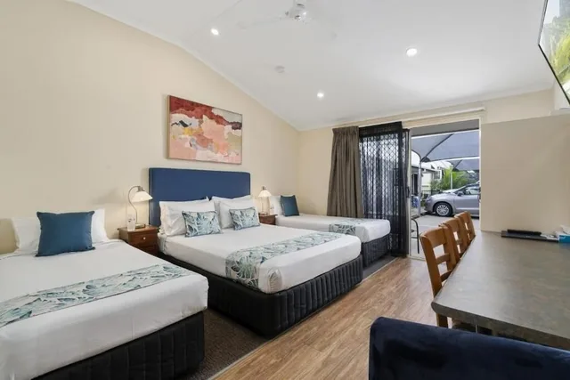 Family, Studio, Queen and Twin Beds, Caboolture Central Motor Inn 2/5
