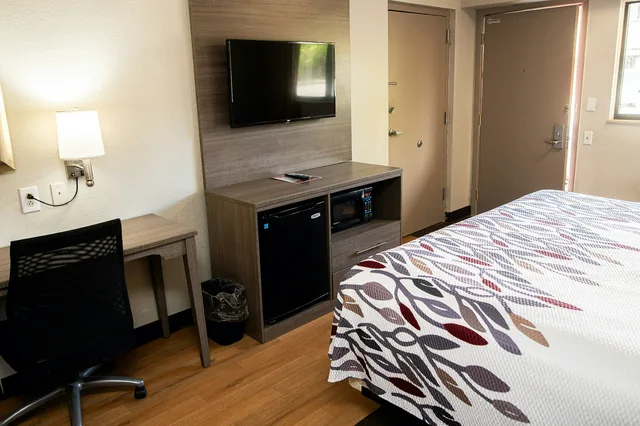 Deluxe, 2 Double Beds, Red Roof Inn Rochester - Henrietta 2/4