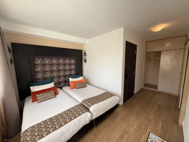 جناح عائلي بسرير كينج وسريرين منفصلين مع أريكة، Hamilton Agadir 2/10