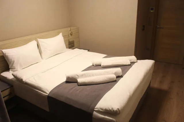 غرفة ديلوكس رباعية بسرير كوين مع أريكة، Endless Comfort Hotel Taksim 1/2