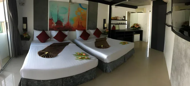 غرفة كومفورت رباعية بسريرين مزدوجين بإطلالة جزئية على البحر، The Front Hotel And Apartment 1/1