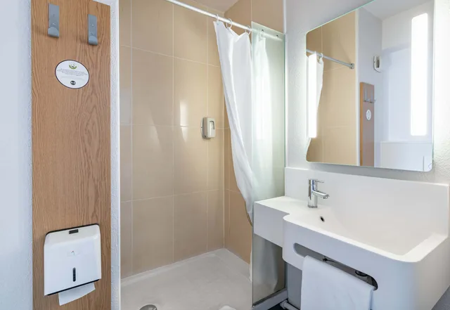 غرفة قياسية بسرير مزدوج، B&B HOTEL Bordeaux Sud Mios 4/4