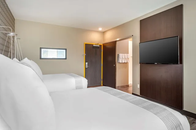 Standard, 2 Queen Beds, Accessible, Glo Best Western Dawley Farms In Sioux Falls 8/10
