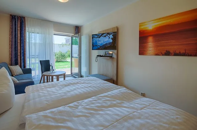 غرفة بسرير كوين بشرفة، Hotel Ferienanlage Haffhus 3/4