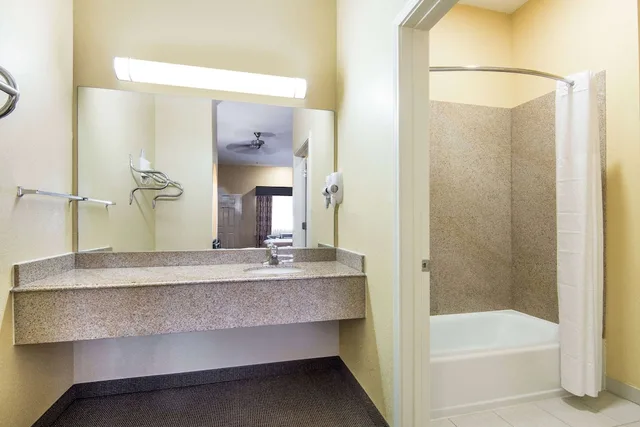 غرفة بسريرين كوين، Days Inn By Wyndham Baytown East 8/9