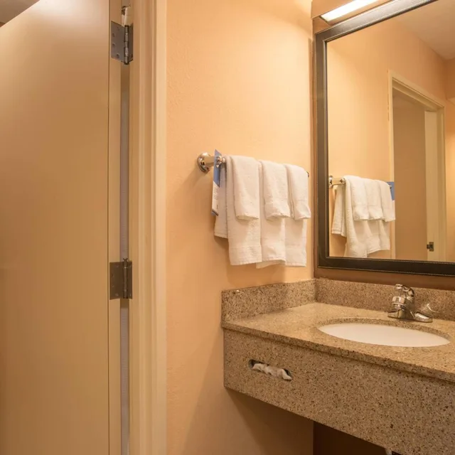 غرفة بسرير مزدوج، Fairfield Inn And Suites Columbus 6/6