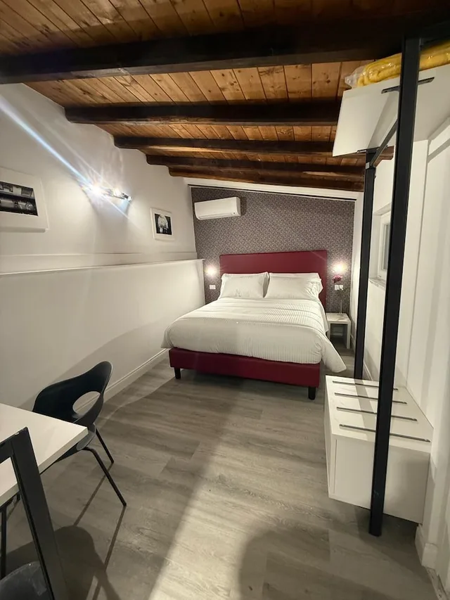 غرفة بسرير كوين، Domus Roxy 1/2