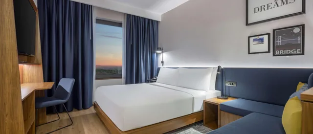 غرفة قياسية بسرير مزدوج، Hampton by Hilton Istanbul Arnavutkoy 2/10