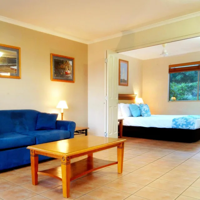 1 Bedroom, Spa, Suite, Bay View, Balcony، at Boathaven Bay Holiday Apartments 2/4